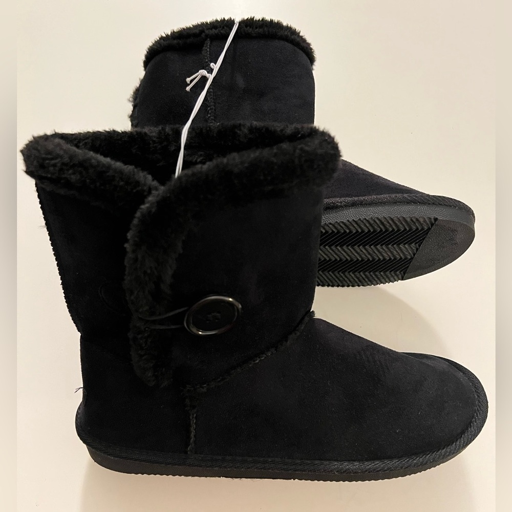 Size 6 black fur lined size button slip on boots shoes